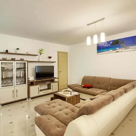 Mit Privatpool Fuer 20 Personen Ca 480 Qm In Banjole, Istrien Istrische Riviera Holiday home *