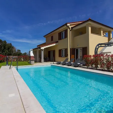 Mit Privatpool Fuer 20 Personen Ca 480 Qm In Banjole, Istrien Istrische Riviera Holiday home