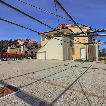 Holiday home Mit Privatpool Fuer 20 Personen Ca 480 Qm In Banjole, Istrien Istrische Riviera