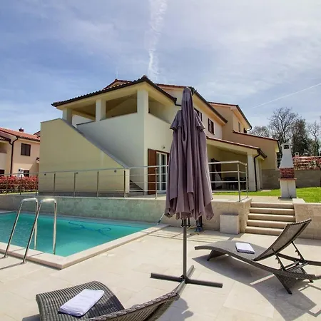 Mit Privatpool Fuer 20 Personen Ca 480 Qm In Banjole, Istrien Istrische Riviera Banjole