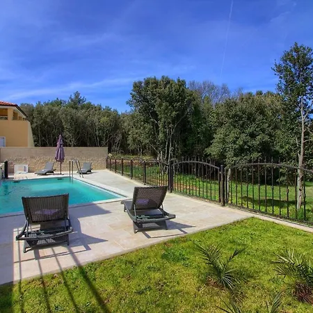 Mit Privatpool Fuer 20 Personen Ca 480 Qm In Banjole, Istrien Istrische Riviera Holiday home